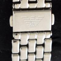 Giorgio Armani férfi kvarc karóra, fém szíjjal. Működő jó állapotban, eredeti dobozában, 25x45 mm