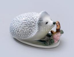 Zsolnay süni. Kézzel festett, jelzett, egy apró lepattanással 10 cm