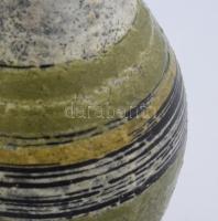 Gorka Lívia (1925-2011): Padlóváza. Kézzel korongozott samottos kerámia, alján javított, egy két apr...