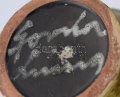 Gorka Lívia (1925-2011): Padlóváza. Kézzel korongozott samottos kerámia, alján javított, egy két apr...