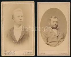 cca 1880-1892 Fiatal férfiak portréi, 2 db keményhátú fotó Varga Testvérek nagykanizsai és Gombos A zalaegerszegi műtermeiből, utóbbi hátoldalán Hrabovszky bélyegzéssel (hrabovai Hraboszky Flórián 1848/49-es tiszt családtagja vagy rokona?) 11x6,5 cm körüli méretben