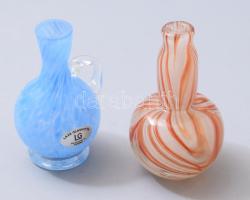 2 db kis skandináv design váza. Anyagában színezett hutaüveg, jelzett laza Glashutte hibátlan 9 cm