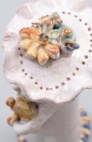 Csavlek Etelka (1947-): Lány cicával. Festett, mázas kerámia, jelzett, hibátlan. m: 15 cm