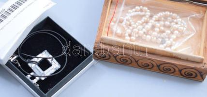 Üveg és gyöngyös bizsu + egy faragott fa doboz 15x11 cm