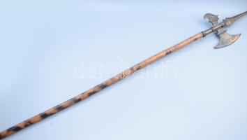 Alabárd. Bronz és fa 130 cm