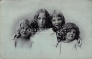 1921 Kislányok műtermi fotója / girls. photo (gyűrődés / crease)
