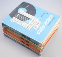 Kroó György-Kárpáti János: Muzsikáló zenetörténet I-IV. kötet. Bp., 1964-1973,Gondolat. Az I. kötet második kiadás. 12+12+14+12 db hangelemez (bakelit)-melléklettel. Kiadói egészvászon-kötés, kopott, szakadt, kissé sérült kiadói papír védőborítóban.