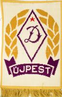 Újpesti Dózsa labdarúgó klub tétel: szőnyeg/falvédő 65x48 cm 2 db mez, 2 db sál, képeslap füzet