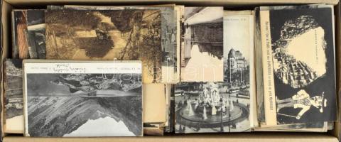 FRANCIAORSZÁG - Kb. 1400 db főleg RÉGI francia képeslap dobozban, vegyes minőség / FRANCE - Cca. 1400 mostly pre-1950 French postcards in a box, mixed quality