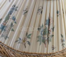 Herendi Viktória mintás lámpa, kézzel festett, jelzett, alja kopott. Eredeti, tartójánál kissé sérül...