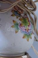 Herendi Viktória mintás lámpa, kézzel festett, jelzett, alja kopott. Eredeti, tartójánál kissé sérül...