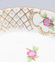 Herendi virág mintás áttört tálka. Kézzel festett, jelzett, minimális kopással 13x9,5 cm