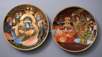 2 db japán, szacuma jellegű tányér. Jelzett, kézzel festett, hibátlan d: 14 cm