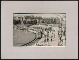 Az egykori Moszkva tér a villamos végállomással és a Gombával, fotó, paszpartuban. 5x8,5 cm