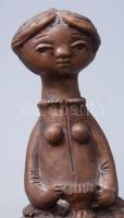 Kőfalvi Gyula (1920-1986): Lány kendővel. Engóbozott kerámia, jelzés nélkül, kopással, m: 29 cm