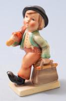 Hummel esernyős fiú bőrönddel, jelzett, m: 12 cm