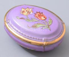 Zsolnay Bereznay Vilma által festett bonbonier, jelzett, kopással, h: 10 cm