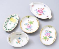 Herendi 5 darab tálka és hamuzó, klf méretben, jelzett, közte repedéssel.