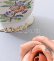 Herendi 5 darab tárgy, közte petrezselyemlevél mintás kisváza, jelzett, rózsán pattogzással