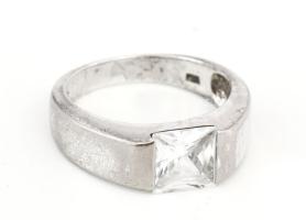 Ezüst (Ag) gyűrű kővel, jelzett, méret: 54, bruttó: 4,1 g