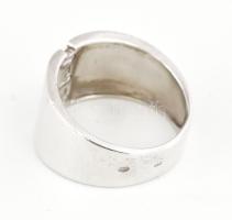 Ezüst (Ag) gyűrű 3 db kővel, jelzett, méret: 52, bruttó: 4 g