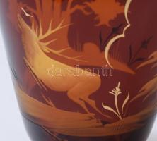 Bohemia szarvasmintával csiszolt váza, címkével jelzett, m: 26 cm