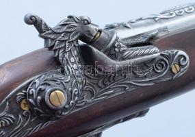 Antik pisztoly igényes gyűjtői replika benne öngyújtó 45 cm