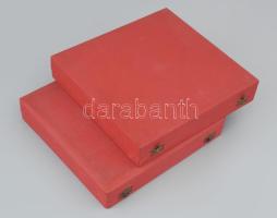 2db Hollóházi porcelán BM Határőrség plakett. Kézzel festett, jelzett, minimális kopással, mindkettő...