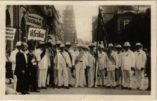1928 Wien, Vienna, Bécs; X. Deutsches Bundes Sängerfest, Festzug, Südwestafrikanischer Sgbd., M.G.V. Windhuck. Photo Rübelt / 10th German Federal Song Festival, singers group from Windhoek, German South West Africa (tear)