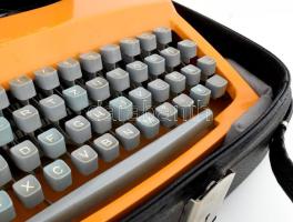 Erika írógép, táskában, használt, 32x27x7 cm