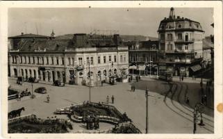 1944 Nagyvárad, Oradea; Bémer tér, villamos, drogéria, Magyar Általános Hitelbank nagyváradi fiókja, Fazekas, Vadas üzlete / square, tram, drugstore, bank, shops (fl)