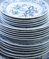 Kahla hagyma mintás hiányos étkészlet. Leveses fedele sérült (CSAK SZEMÉLYES ÁTVÉTEL)