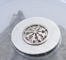 Díszes talpas asztalközép kínáló, spiáter szerelékkel, d: 24 cm, m: 13 cm