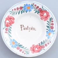 cca 1907-1909 Apátfalva mázas kőedény dísztál "Pöstyén." felirattal, jelzett, felületi sérüléssel, d: 14,5 cm