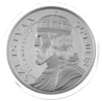 Kósa István (1953-) 2000. "Szent István államalapító 969-1038 / Ezeréves Magyarország" Ag emlékérem dísztokban, "0075"-ös sorszámú tanúsítvánnyal, összesen 800 db készült belőle! (31,1g/0.999/42,5mm) T:PP