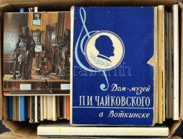 60 db MODERN képeslap füzet a Szovjetunió köztársaságaiból, egy dobozban / 60 MODERN postcard booklets from the Soviet Union, in a box