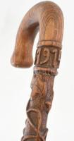 Frontmunka: I. világháborús faragott fa sétabot 1914-15-16 évszámmal és tölgyfalomb díszítésekkel 92...