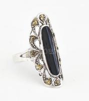Ezüst(Ag) fekete köves markazitos gyűrű, jelzett, méret: 60, bruttó: 4,2 g