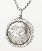 Ezüst(Ag) venezianer nyaklánc kerek virágmintás nyitható képtartó medállal, jelzett, h: 63 cm, d: 2,2 cm, nettó: 10,4 g