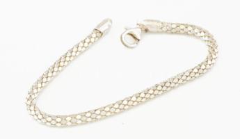 Ezüst(Ag) áttört hengeres karkötő, jelzett, h: 9,5 cm, nettó: 6,3 g