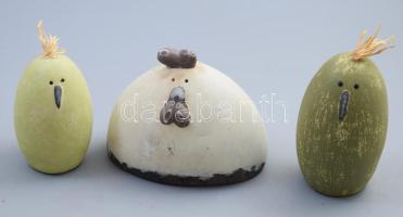 3 darab design tyúk asztaldísz, festett, koptatott kerámia, 10-11 cm