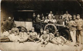 Osztrák-magyar katonák csoportja automobillal / WWI K.u.K. military, group of soldiers with automobile. Beck Ödön fényképészeti műterme (Budapest) photo (EB)