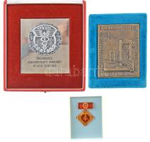 1965. "Felszabadulásunk 20. évfordulóján rendezett kirakatversenyen elért kimagasló teljesítményért" egyoldalas öntött bronz plakett (73x95mm) + ~1980. "KPVDSZ (Kereskedelmi, Pénzügyi és Vendéglátó-ipari Dolgozók Szak­szer­vezete) Eredményes szakszervezeti munkáért KPVDSZ Elnökség" fém emlékérem (60mm) fém lapra ragasztva (105x90mm) + NDK ~1970. műgyantás szocialista kitüntető jelvény műanyag tokban T:AU,XF