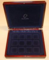 Fa éremtartó kazetta 12 férőhellyel, 50x50mm