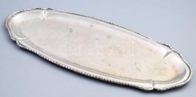 Ezüst (Ag) desszert tálca. Ívelt ovális forma, kötegelt levélminta peremszegéllyel, jelzett: dianás jelzés, mesterjeggyel jelzett, 33,5x14 cm, 256g