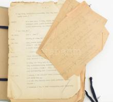 Vegyes forgatókönyv tétel, kb. 8-10 db, különféle címekkel. Változó állapotban, benne szakadt lapokk...