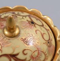 Pataki Piri kézzel festett egyedi porcelán bonbonniere. Kézzel festett, jelzett, kis lepattanással d...