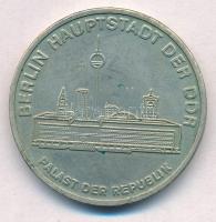 Német Demokratikus Köztársaság 1980. "Berlin, az NDK fővárosa - Köztársasági palota / Az IUS 13. kongresszusa" kétoldalas Cu-Ni emlékérem (35mm) T:AU patina German Democratic Republic 1980. "Berlin Hauptstadt der DDR - Palast der Republik / 13th Congress of the IUS - Berlin, Capital of the GDR" two sided Cu-Ni commemorative medallion (35mm) C:AU patina