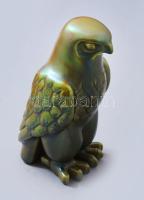 Zsolnay sólyom. Terv.: Nádor Judit. Eozin mázakkal fedett öntött finomfajansz. Jelzett, körmén kis mázhibával, m: 16,5 cm