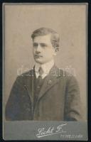 cca 1900 Férfiportré, keményhátú fotó Licht temesvári műterméből, 10,5×6,5 cm